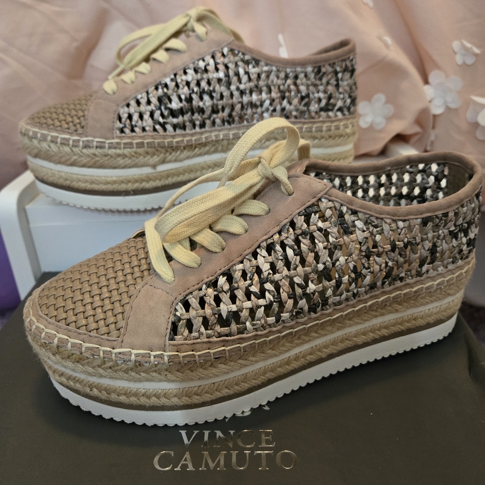 EXCELLENT CONDITION! Vince Camuto Kemmiy Platform sneakers.